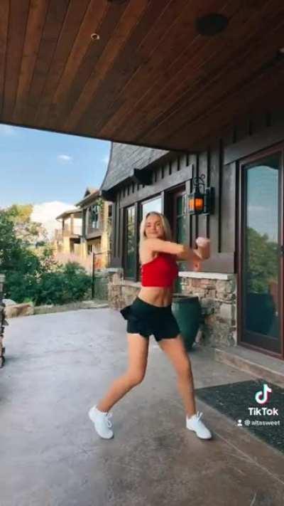 Зажигательная девченка