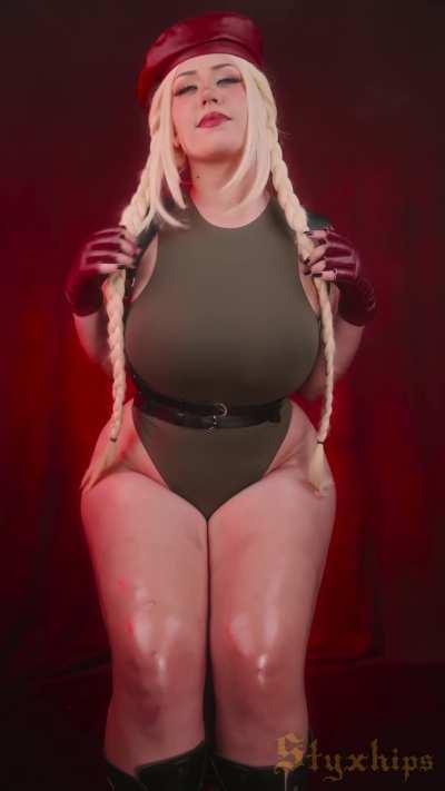 Oiled up thighs DEMAND worshiping