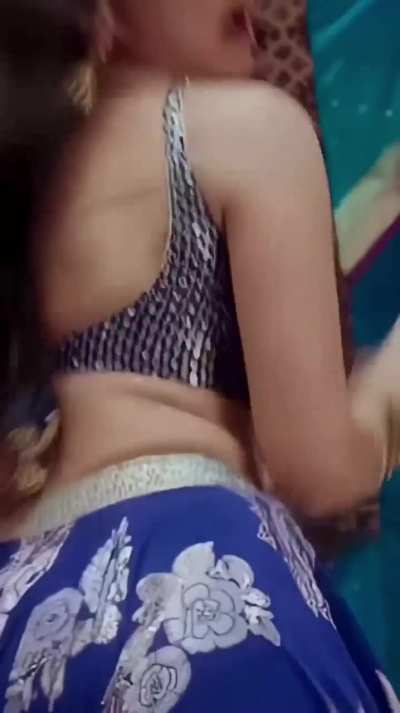 Kriti and Kiara are best option for threesome? 