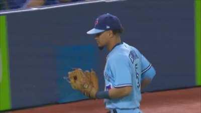 [Highlight] [TOR-BAL] Espinal dives to tag third base, beating the runner and ending the inning