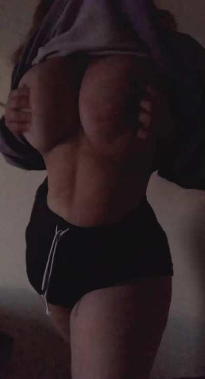 [OC] a rare video of my body, I’m nervous 😖