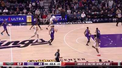 [Highlight] Full sequence that led to boos from the home crowd in Sacramento that ends with Sabonis nailing the 3 to stop it