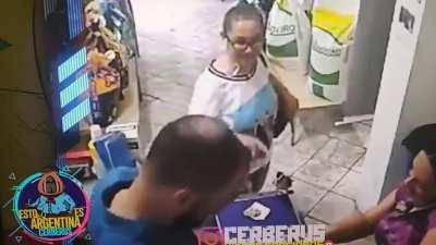 Está dura la vida en el Congo urbano. Cerberus está en el sub?