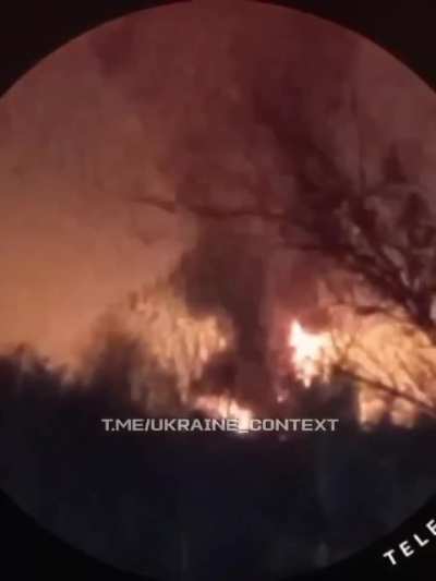 Russian civilians are filming the attacks and the explosion at the Novokuibyshevsk oil refinery, Samara Oblast. The plant has an annual capacity of 7.9 million tons and is ~900 km from the frontline. 19/10/2025