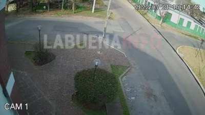 [GONNET] Un pibe en bici zafa del choreo