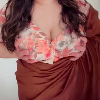 How I was tempting a stranger at my home, guess who. (hotwife)