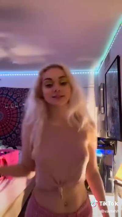 Backlit B👁👁B 😳