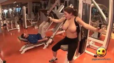 Olga Pavlenko Flashing Big Boobies At The Gym GIF