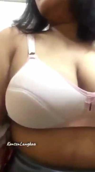 Office milf sending to boss after office