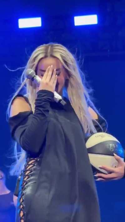 ¿Y vosotros también le dabais con vuestras pelotas en su cara o en otro sitio? 😏🔥