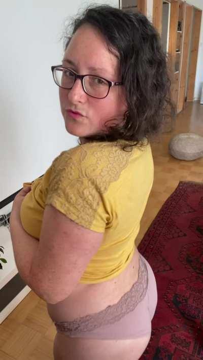 If you’re into Milfs with big asses we’re gonna get along juuuust fine