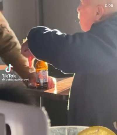 Walrus talks, walrus spitz