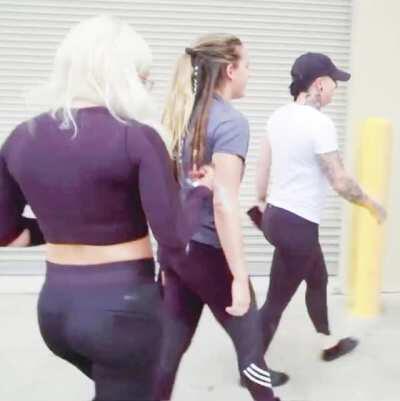 Liv's 🍑 in her documentary preview