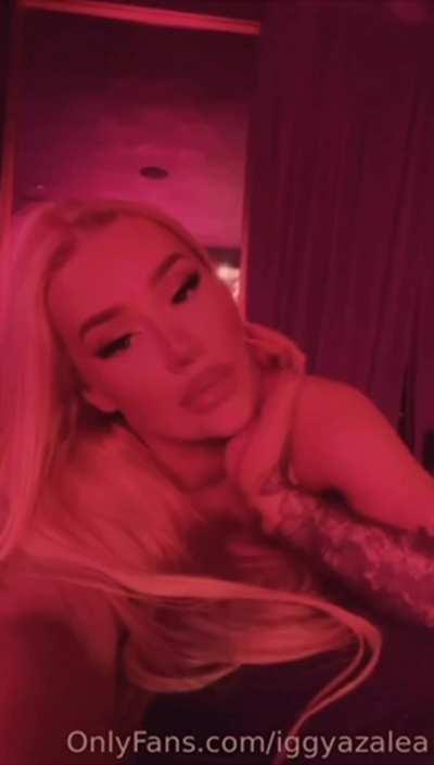 Iggy Azalea Nude tits out and bouncing ass PAWG