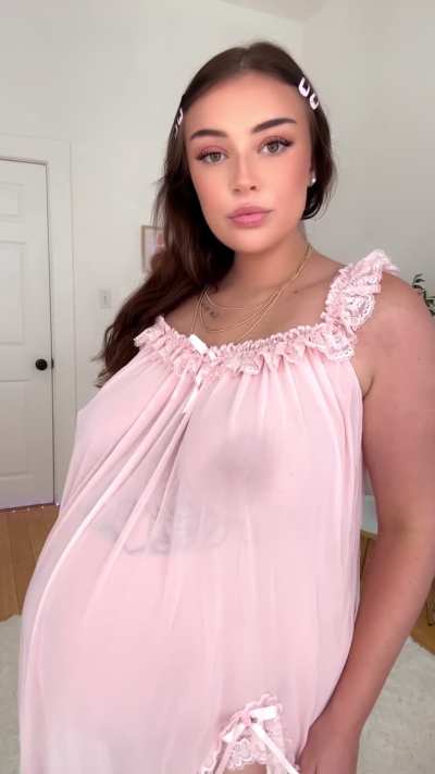 37 weeks pregnant, my body is craving some attention😈