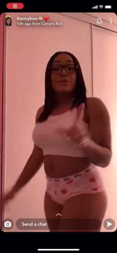 Who’s ass is fatter, SiSi or hers