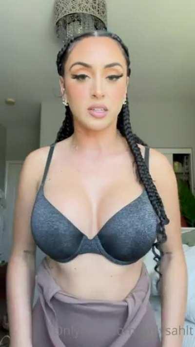 This too it’s boring asf but it is what it is 🖤