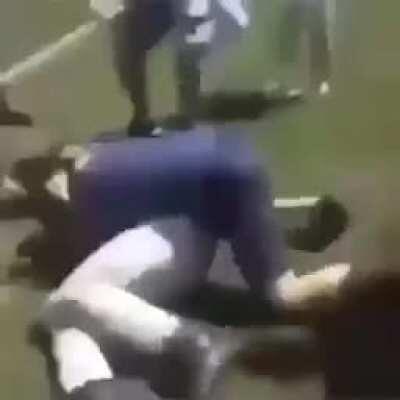 Asi es como los jugadores de free fire juegan futbol americano