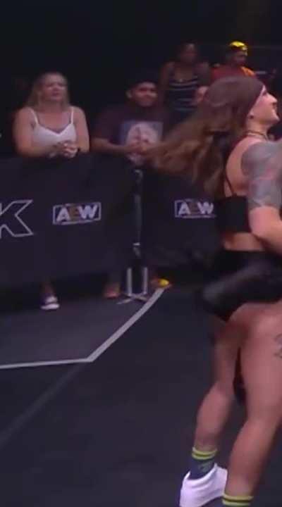 Kris Statlander with her ass h