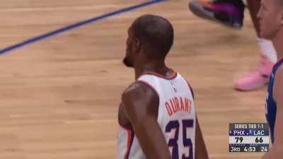 [Highlight] KD throws down VICIOUS slam!