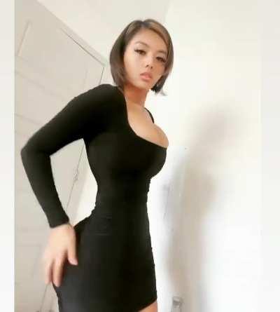 “God this dress is so tight…” I had been swapped into your gf’s body. At first I would dress in baggy clothes but lately you’ve been starting to feel pent up so you decide to start teaching me how to fulfil my new role in her place. Having me wear her clo