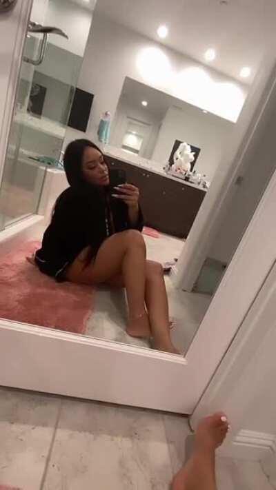 𝘋𝘪𝘴 𝘣𝘪𝘵𝘤𝘩 𝘸𝘢𝘴 𝘵𝘦𝘢𝘴𝘪𝘯 𝘮𝘦 𝘢𝘭𝘭 𝘥𝘢𝘺 𝘭𝘰𝘯𝘨 𝘧𝘶𝘤𝘤