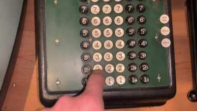 YeAh BuT dOeS yOuR kEyBoArD sOuNd LiKe tHiS?