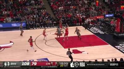 [Highlight] Harden with the gorgeous behind the back pass to Griffin for the easy bucket