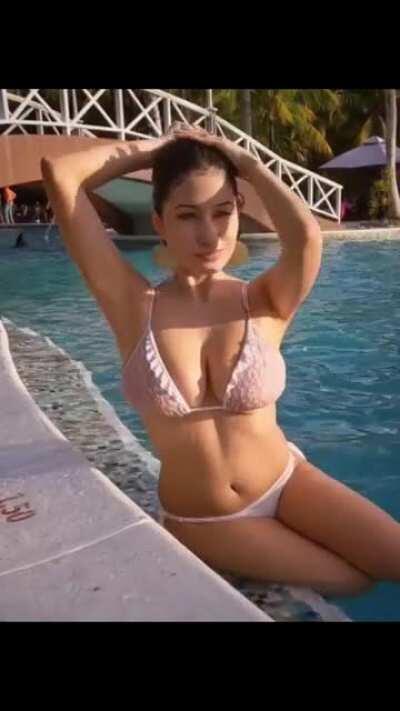 She is so hot! 🔥🔥