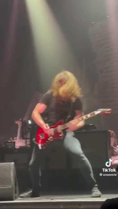 This Tiktok of ray playing teenager in Australia really makes me go crazy, hes so talented (and attractive)