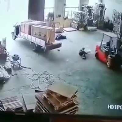 D or V from Forklift