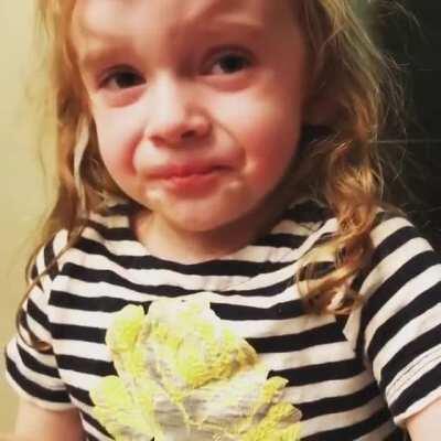 Cute girl pretends she likes her moms food, spoiler: She doesn’t:)