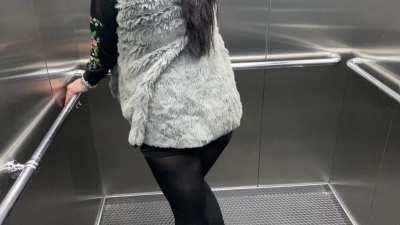 farts in the elevator