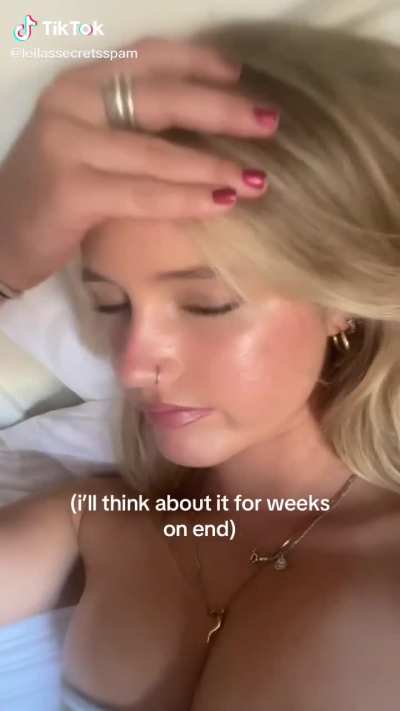 Hottest college girl of the day