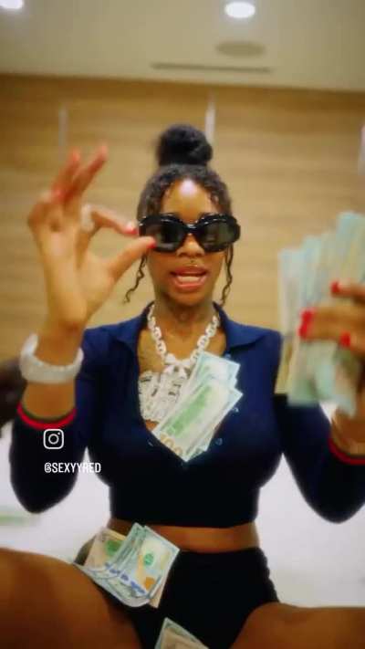 She so fine 🙂‍↕️