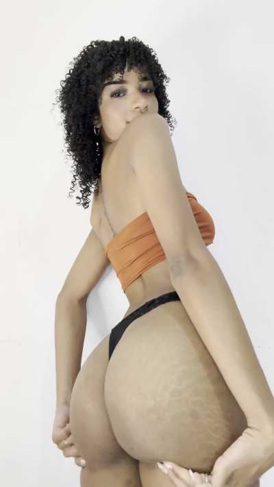 Your favorite Latina is extra horny tonight