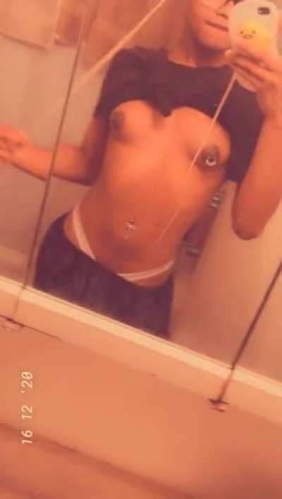 You see her posiin the bathroom like dis wyd