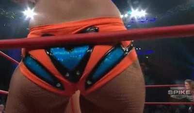 Victoria/Tara‘s big booty