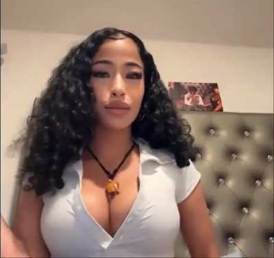 Tittys so busty now 😖