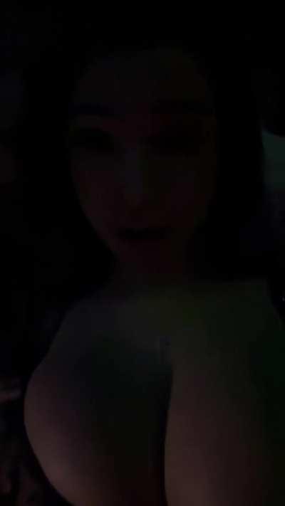 Used AI to grab the best shot of her cleavage from the live in 4K