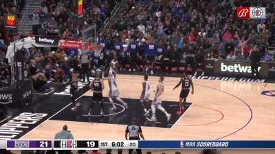 [Highlight] Westbrook's first basket as a Clipper as Sabonis cannot figure out where Plumlee is