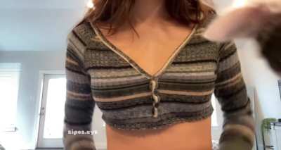 (reveal) you never know what could be hiding under a girl’s clothes 🙊 bet you didn’t expect all of that 😁