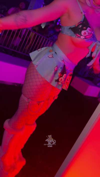 Nothing gets me going more than some bass and a few drinks 😜