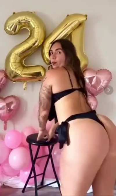 Abby Berner twerking