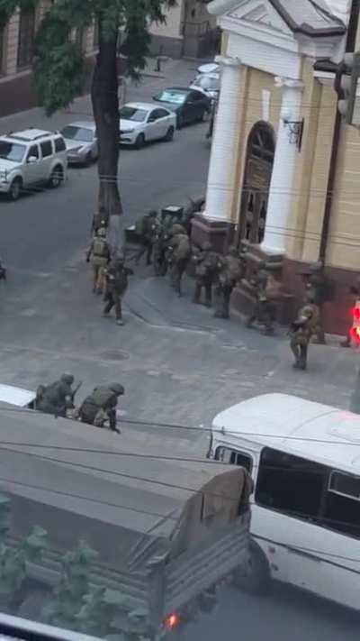 Ru pov : Wagner enters mod building 