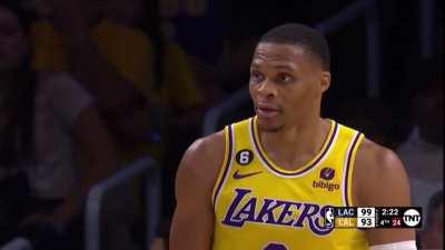 [Highlight] Westbrook trips up Kawhi and refs calls it traveling