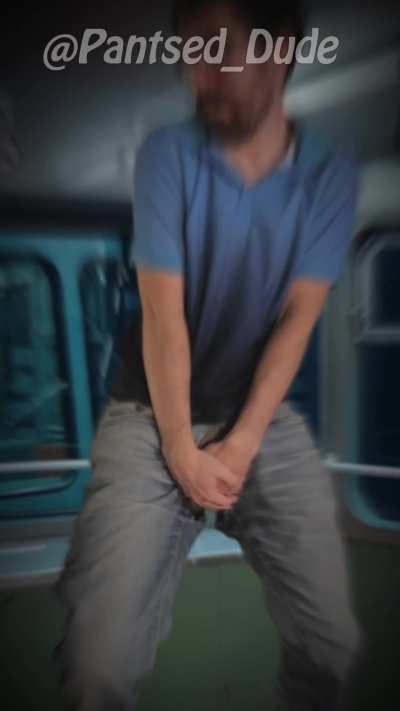 New subway scenario! 🚇 I liked the idea of my reaction making everything more revealing, which I don't feel like I've done a whole lot of, but I really like the result. What do you think? 😄