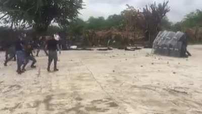 Rock throwing simulación with the police officers