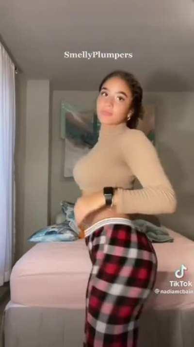 Nadiamcbain 🍒✨ Compilation