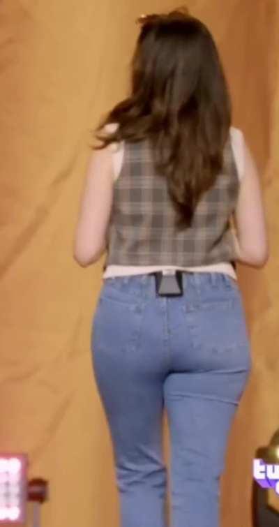 Does pokimane Have The Greatest Butt Ever On Twitch? 🤔 (Version 2) (0.2 Speed)